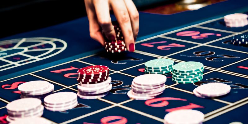 Lợi ích và rủi ro khi tham gia casino trực tuyến